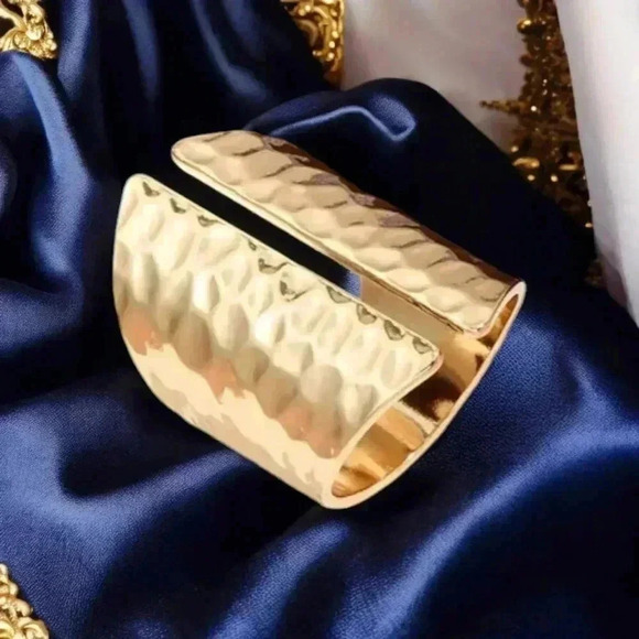 🆕️ Elegant Hammered Gold Plated Fashion Open Ring Bold Statement Piece Size 7 - Picture 3 of 11